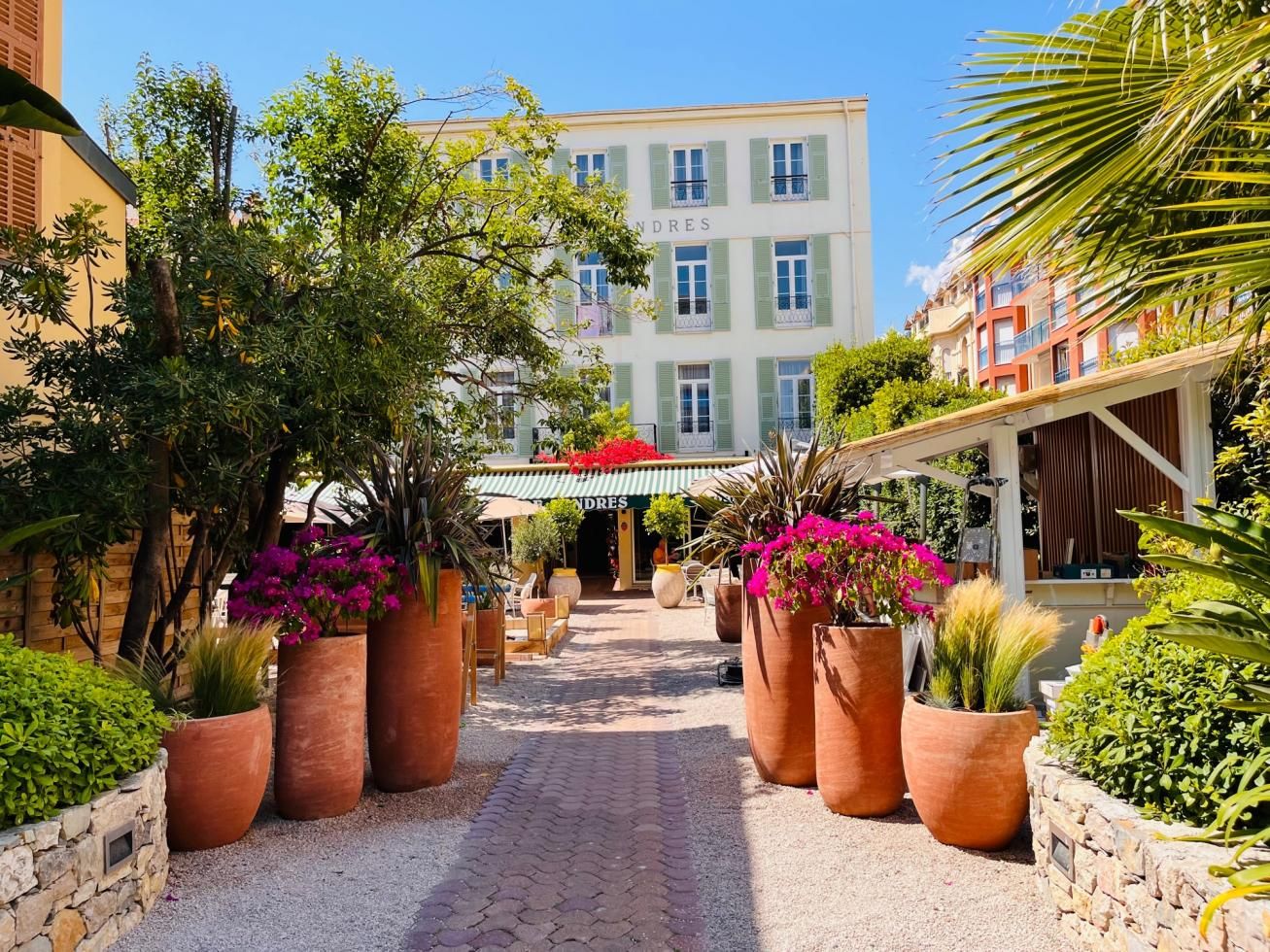 Londres Menton - Hotel and Services